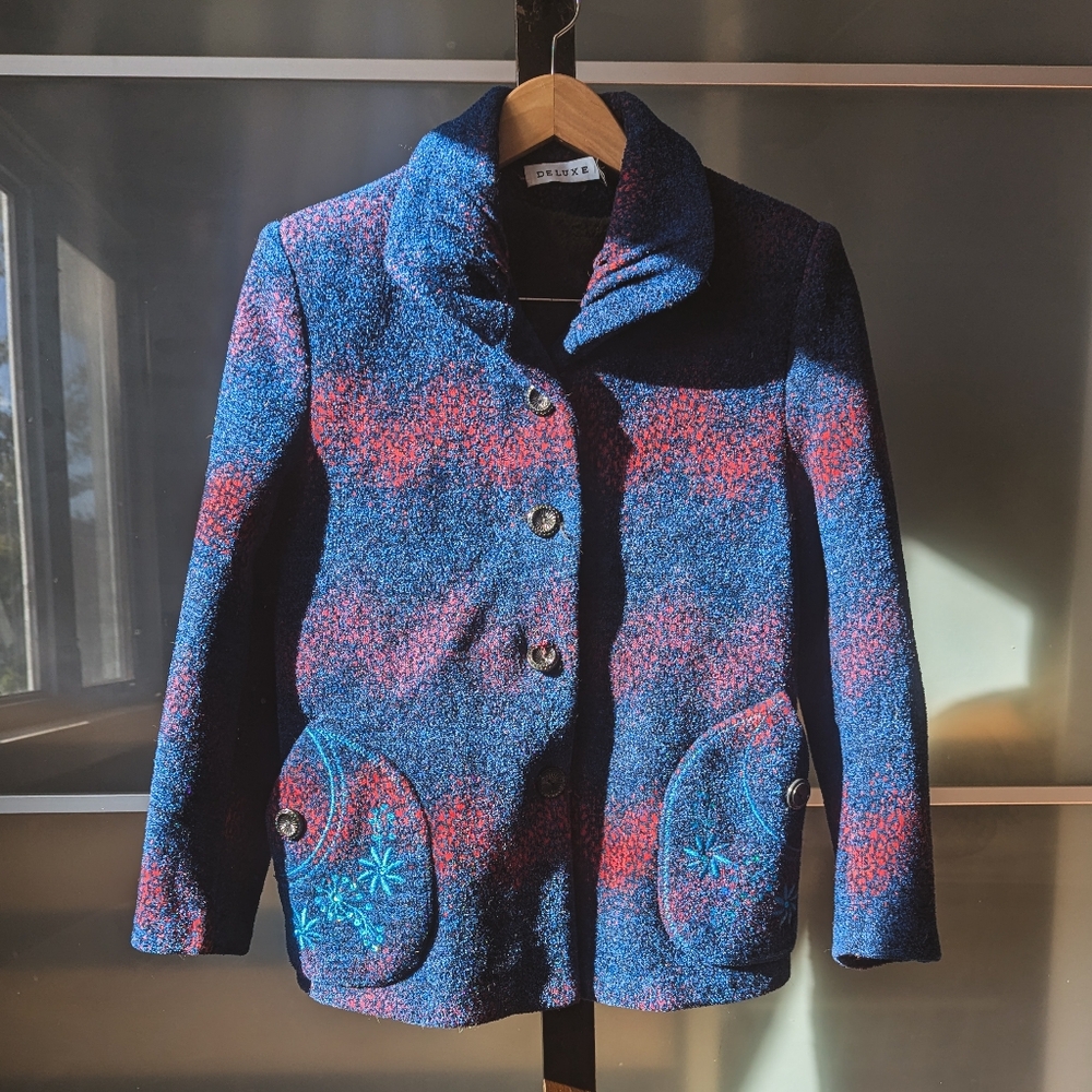 ✴️SALE✴️Preloved DELUXE brand Lined and Embellished Jacket - Large